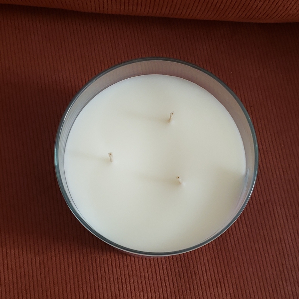 *2 for $40* 🍪🍦Bath & Bodyworks 3-wick Candle Cookies & Cream🍦🍪 - Picture 3 of 4